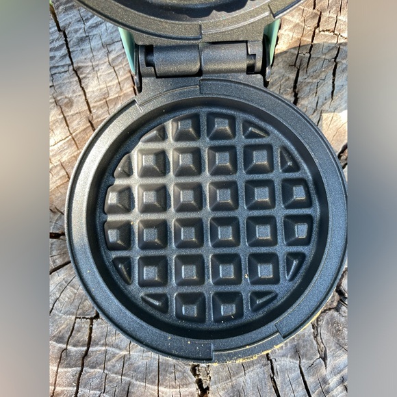 Mini Waffle Maker - Picture 4 of 9